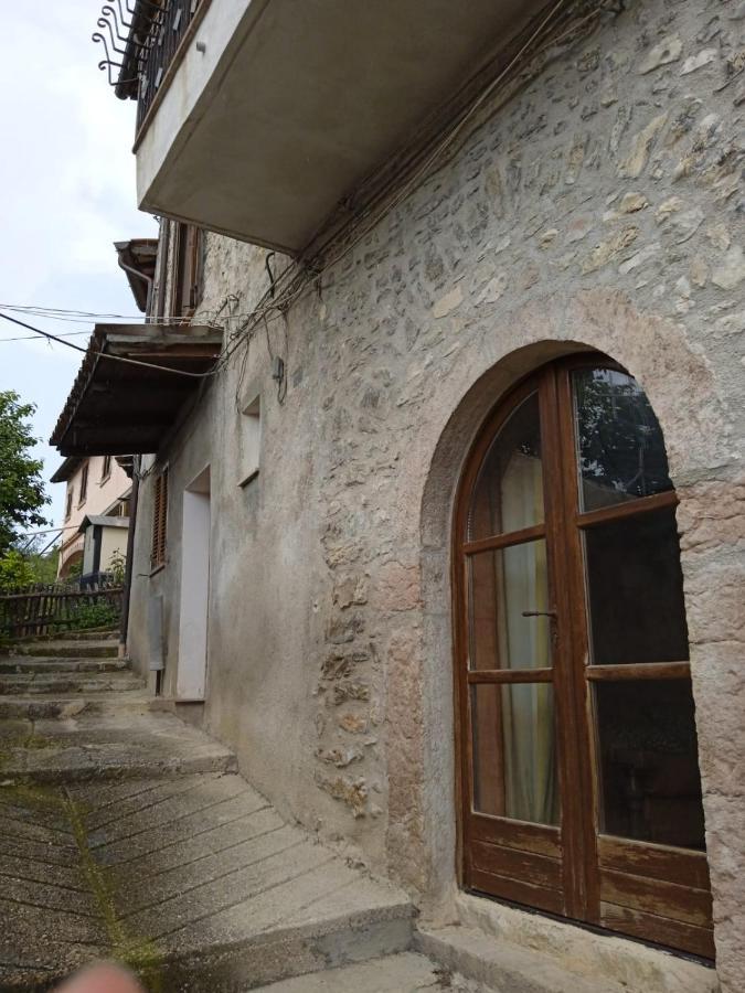 Appartamento Storico A Valle San Martino Di Сполето Экстерьер фото