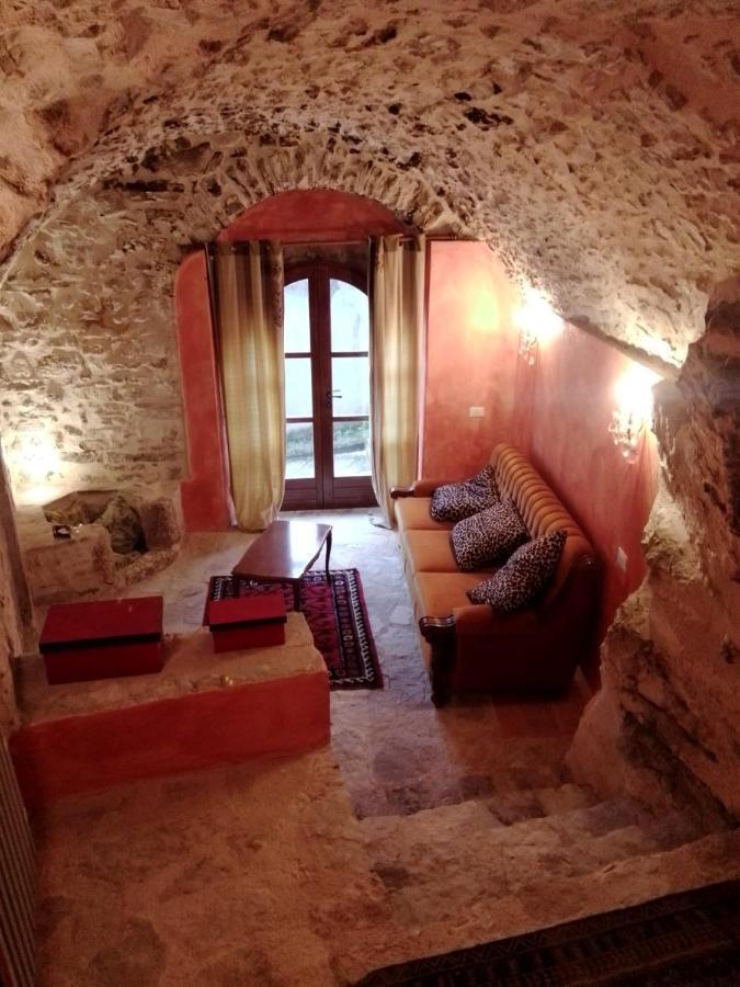 Appartamento Storico A Valle San Martino Di Сполето Экстерьер фото