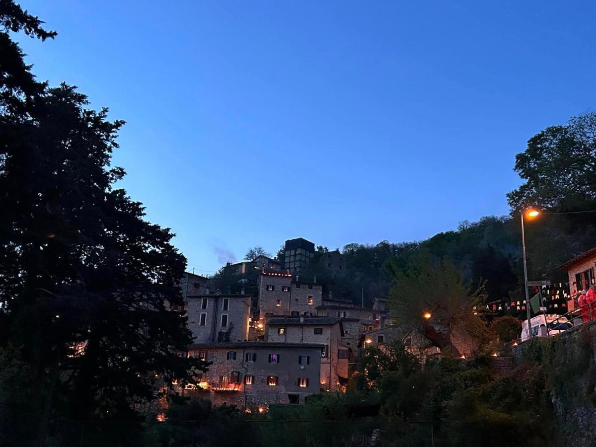Appartamento Storico A Valle San Martino Di Сполето Экстерьер фото