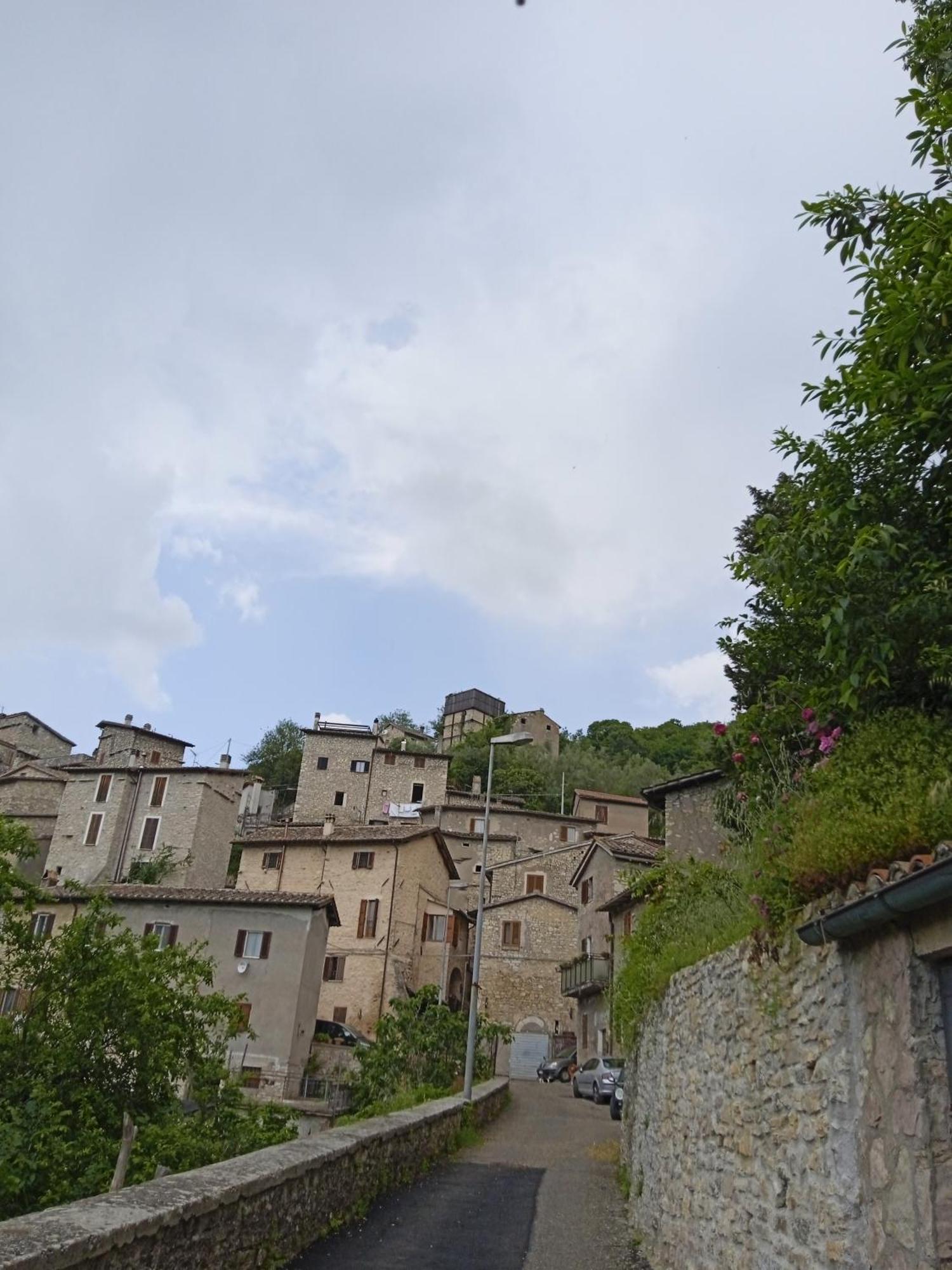 Appartamento Storico A Valle San Martino Di Сполето Экстерьер фото
