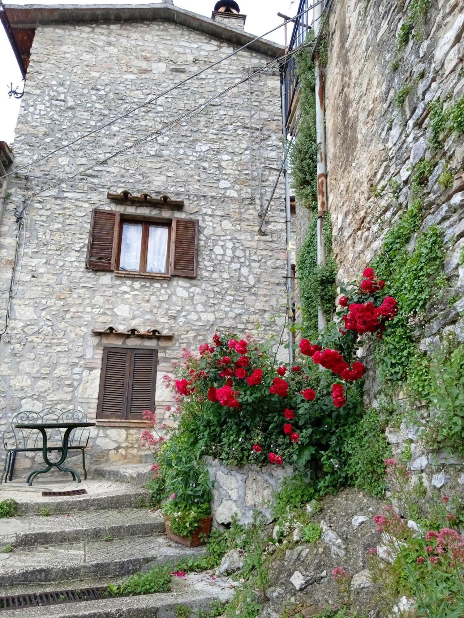 Appartamento Storico A Valle San Martino Di Сполето Экстерьер фото