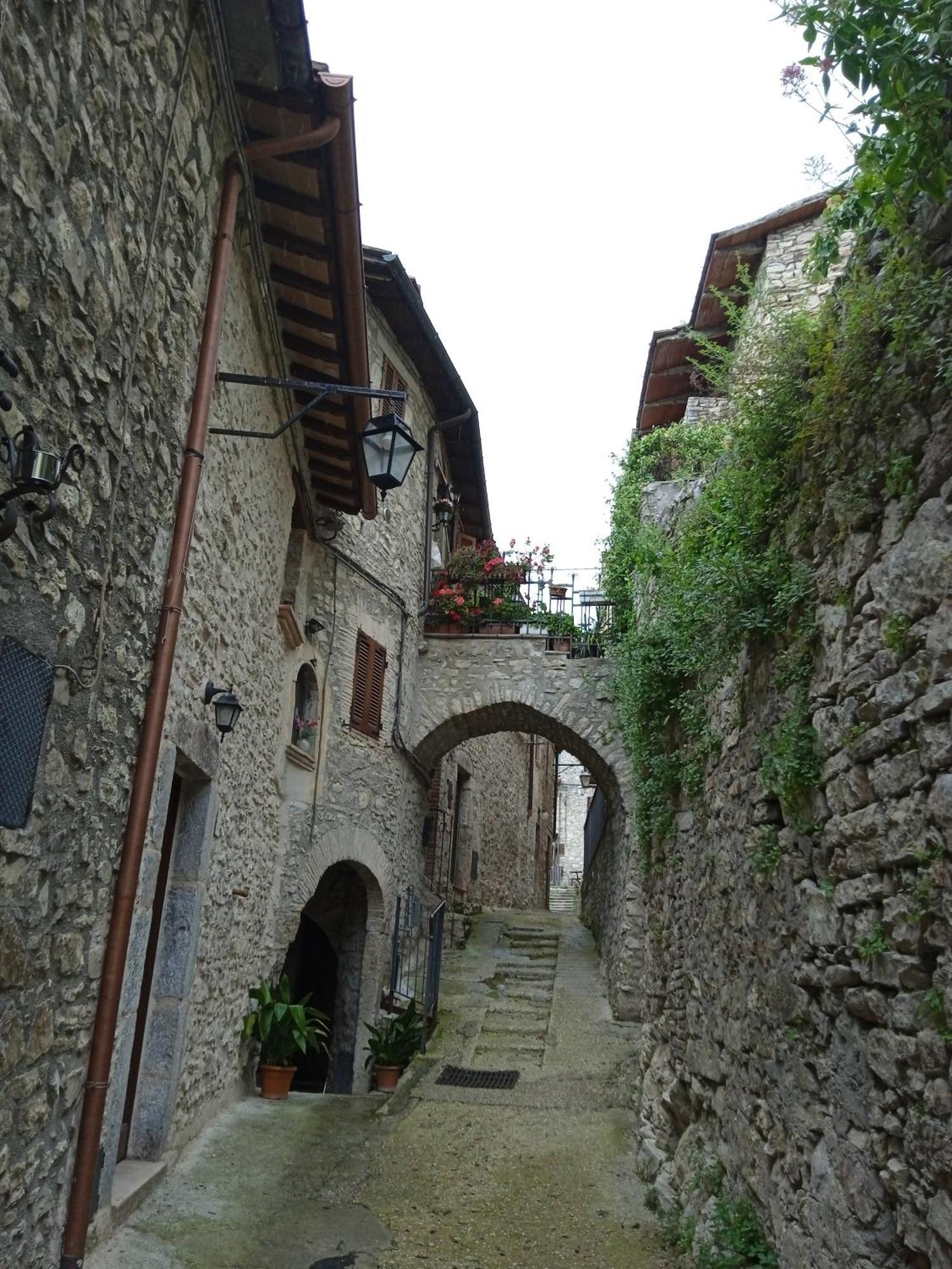Appartamento Storico A Valle San Martino Di Сполето Экстерьер фото