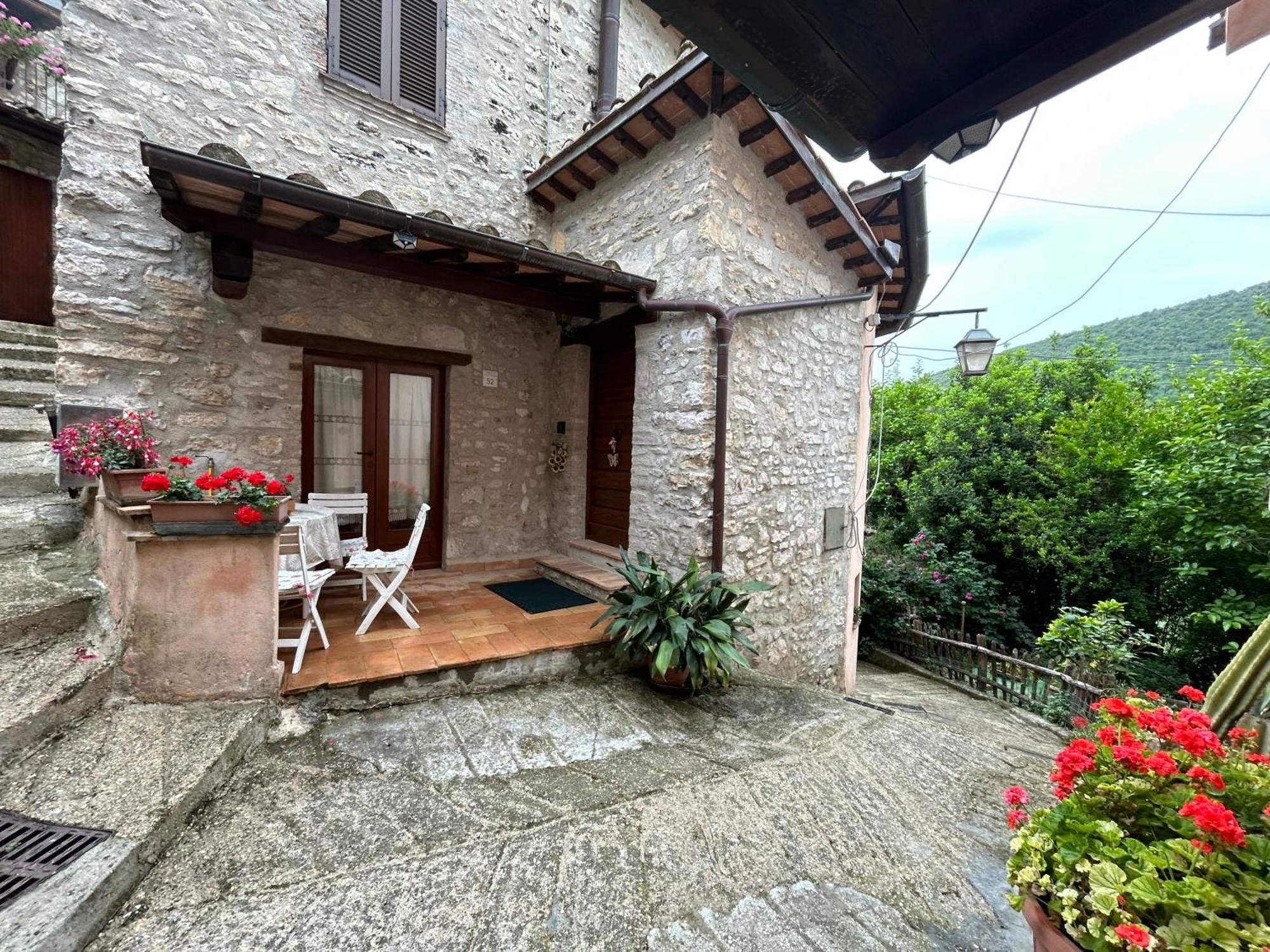 Appartamento Storico A Valle San Martino Di Сполето Экстерьер фото