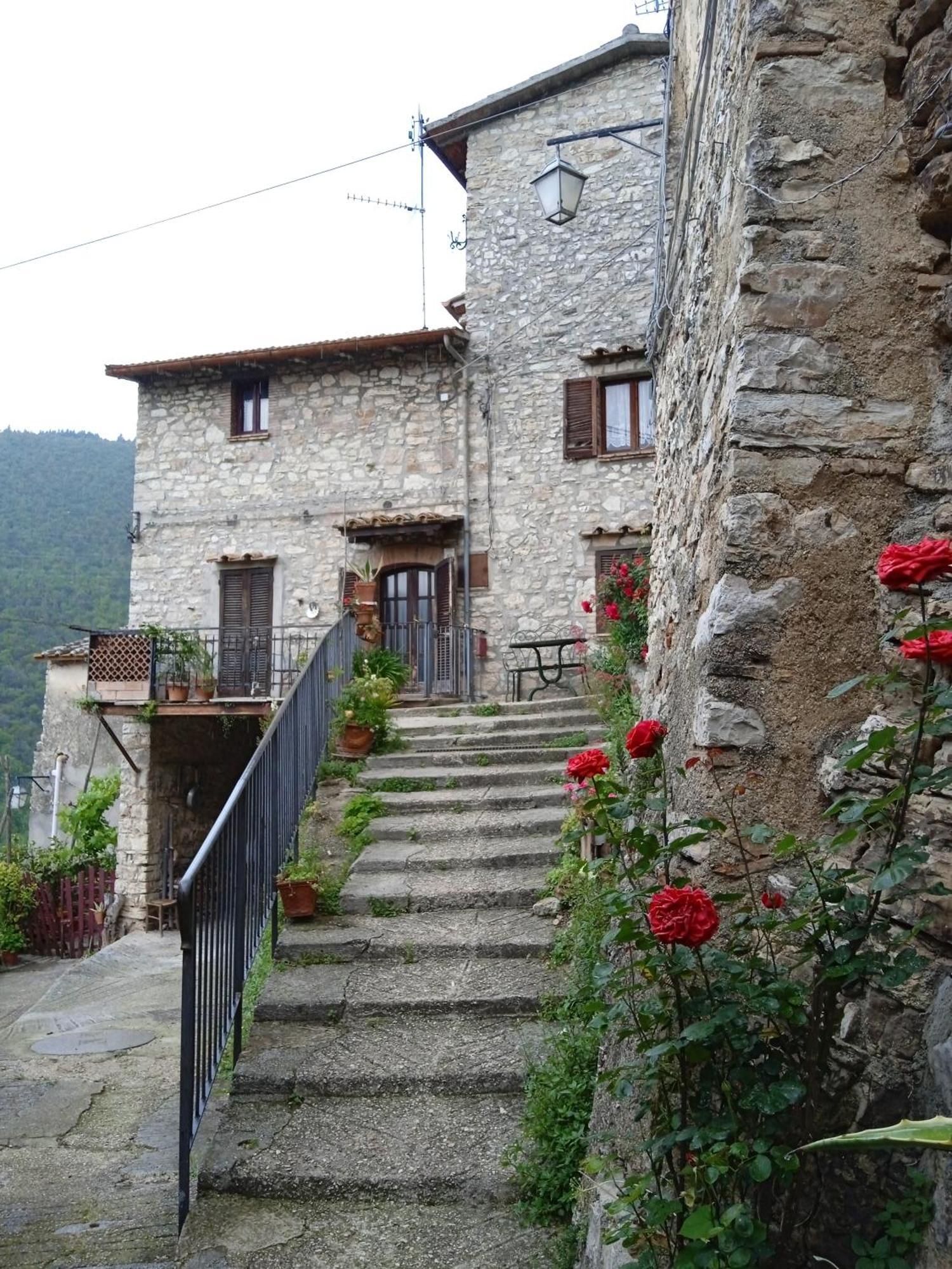 Appartamento Storico A Valle San Martino Di Сполето Экстерьер фото